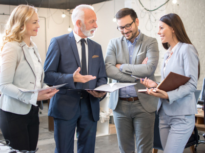 Baby Boomerek, X, Y és Z generáció: hogyan kommunikáljunk hatékonyan mindenkivel?